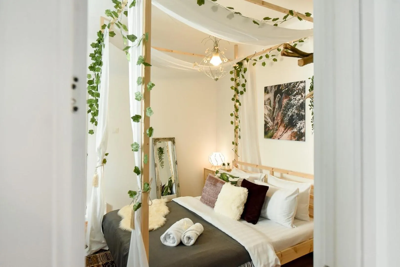 Timeless Elegance & Modern Comfort- Premium Stay In The Heart Of The City Bucharest