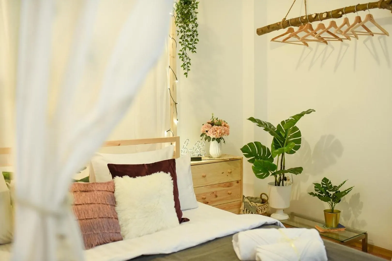 Timeless Elegance & Modern Comfort- Premium Stay In The Heart Of The City Bucharest Romania