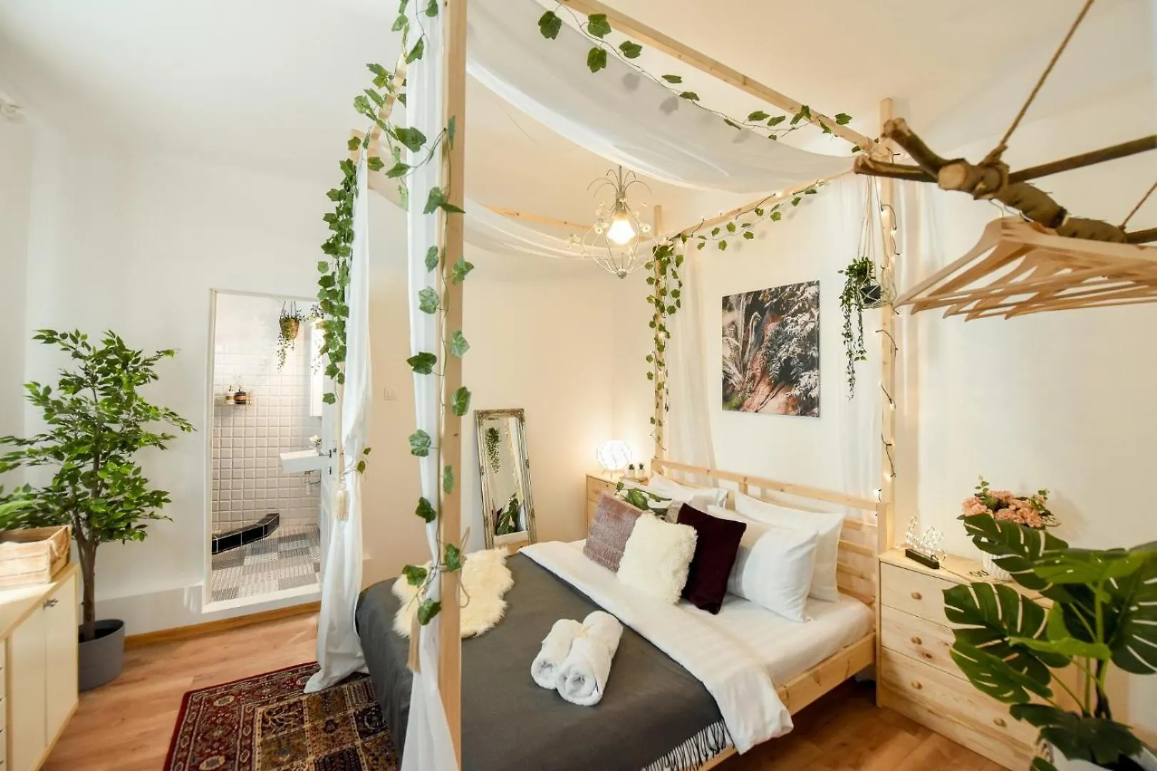 Timeless Elegance & Modern Comfort- Premium Stay In The Heart Of The City Bucharest Apartment
