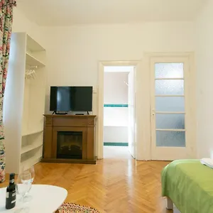  Apartment Bright In The Heart Of The With Netflix