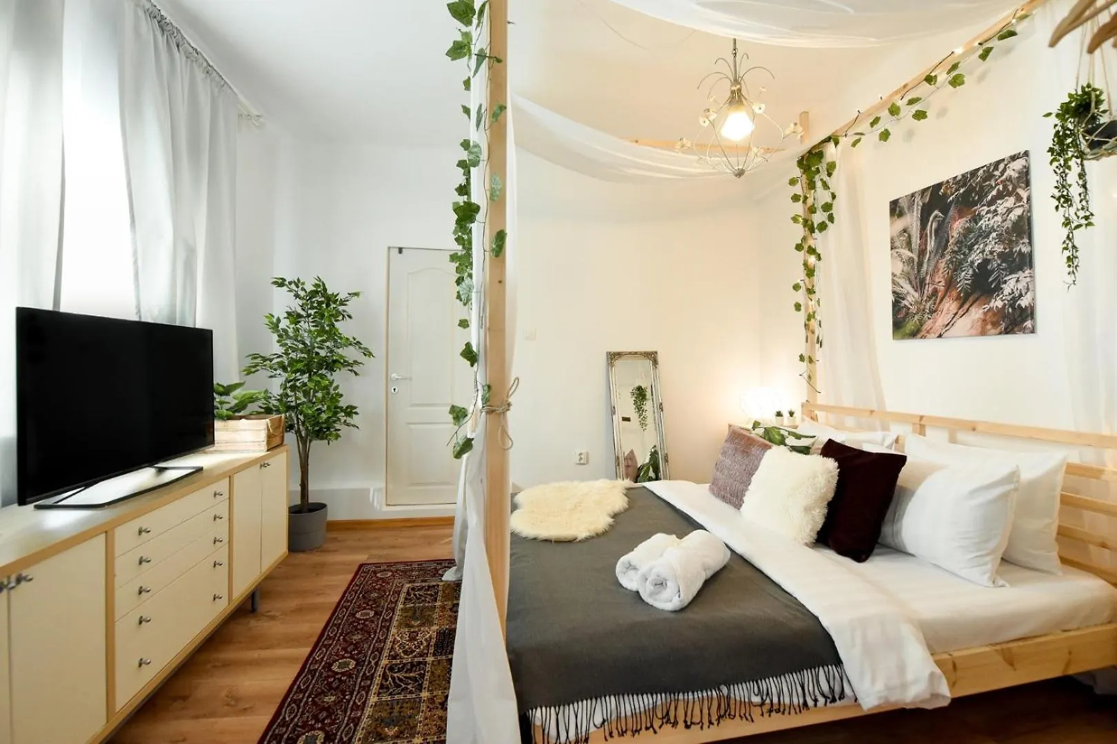 Timeless Elegance & Modern Comfort- Premium Stay In The Heart Of The City Bucureşti